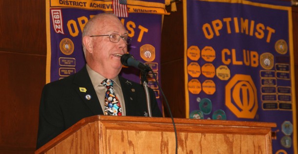 Governor Dave Mason speaks at Des Moines area 2012 Youth Appreciation Luncheon
